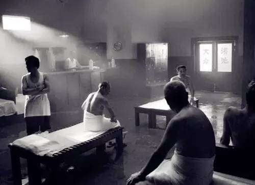 洗澡搓出来的泥是用显微镜放大,洗澡时搓下来的泥是脏东西吗