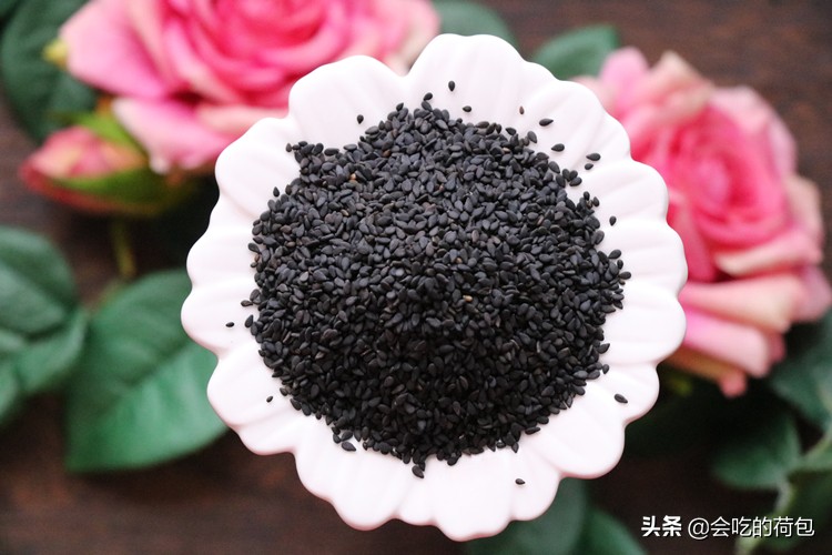 80岁奶奶常吃黑芝麻，教我家常做法，营养美味又简单，越吃越精神