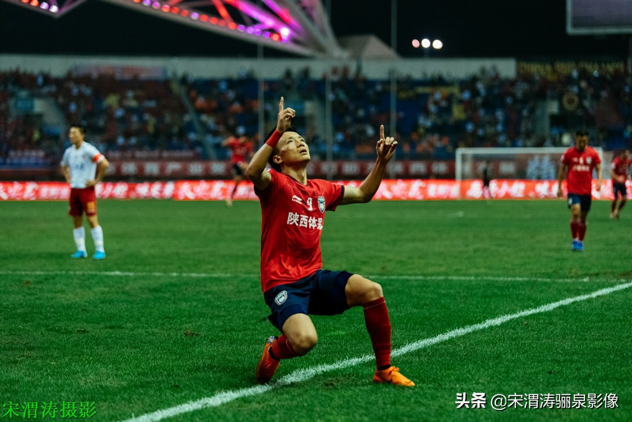 他有意识，脚下的控球和突破技术，任意球出色，左脚打门力量奇大