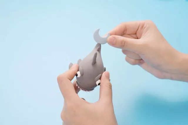 鲨鱼夹盘发教程,鲨鱼步教程新手入门