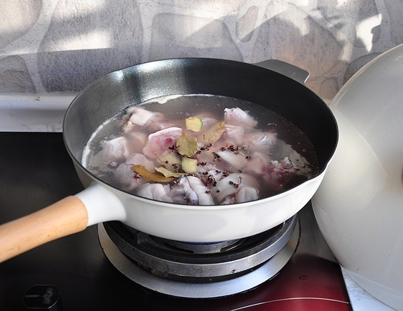 炖猪蹄千万不要直接下锅,炖猪蹄快速软烂入味的小诀窍