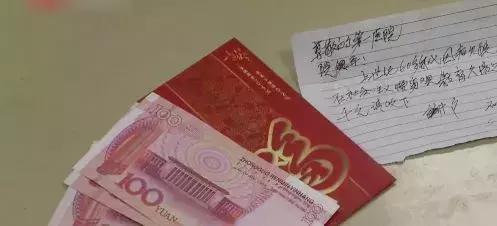 这才是董卿真实的样子,董卿跪地为什么获得网友的称赞