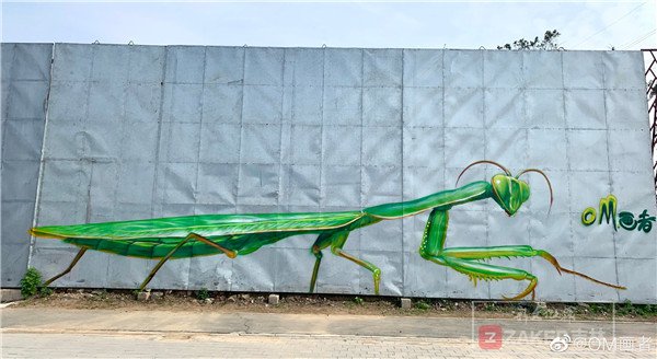 酷！长春大桥旁有只酷炫夺目的红蜻蜓……