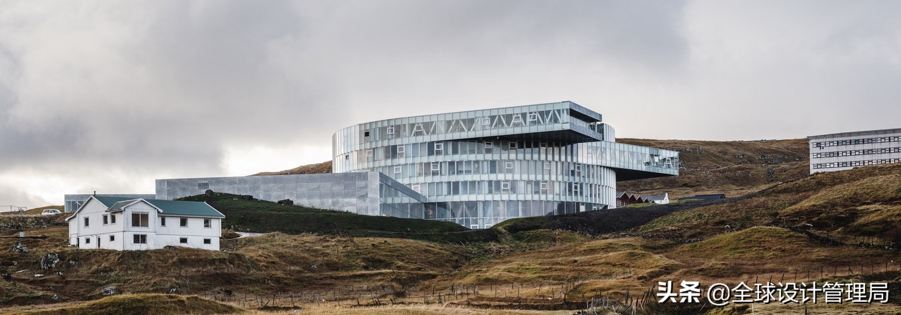 大雀巢格拉西尔学院进入法罗群岛起伏的景观