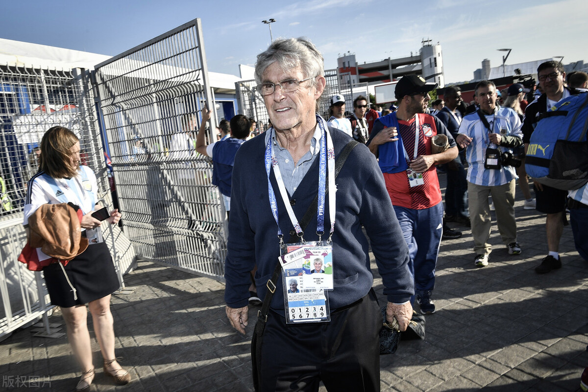 真不给李铁面子！恩师断定中国队无法出线，直言可以准备2026年