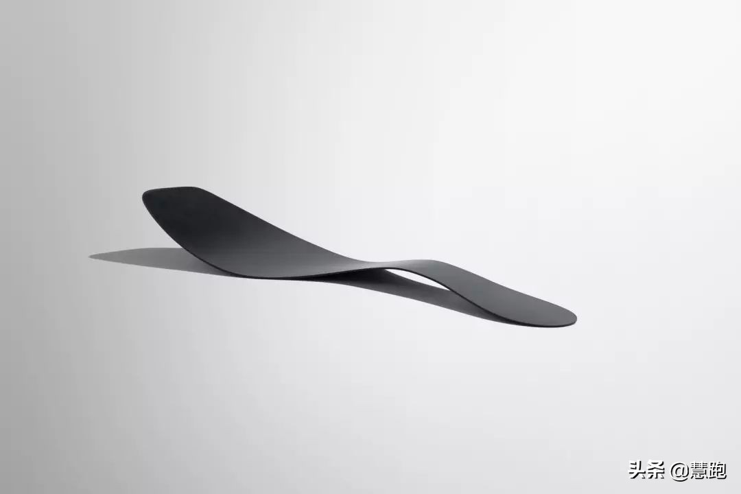 耐克碳板跑鞋是什么黑科技,耐克跑步鞋男款减震回弹透气