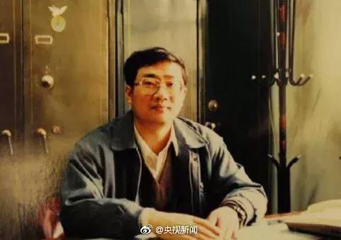 夜读|以芳华立誓，不负你眼中星辰熠熠