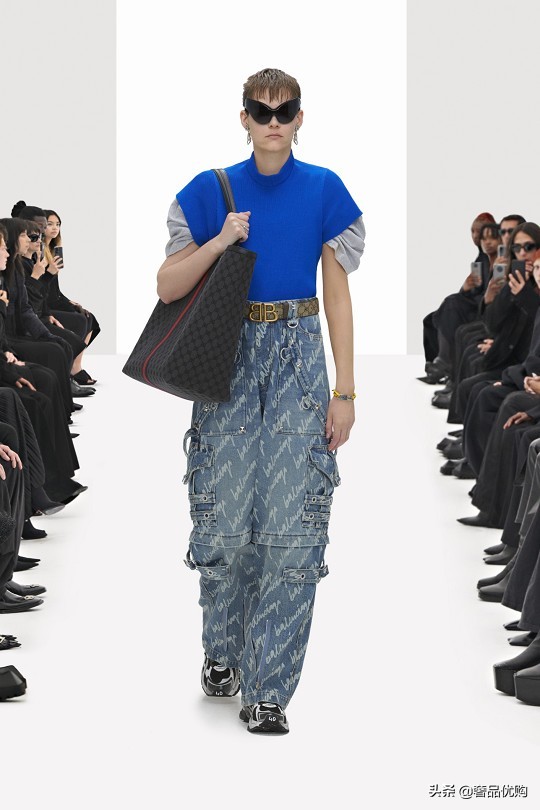 balenciaga克隆秀场,balenciaga21年时装秀