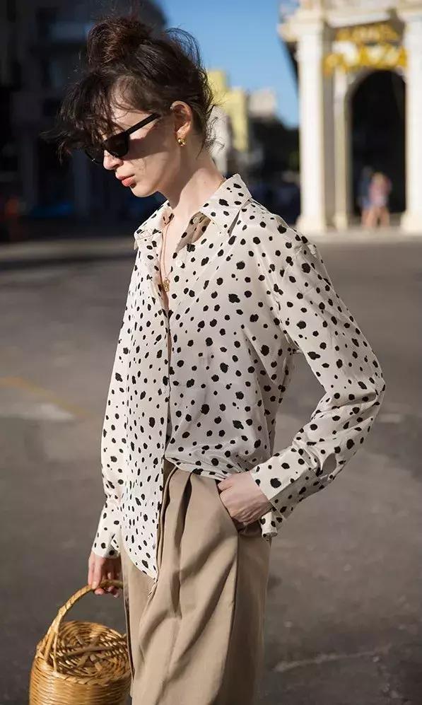 碎花衬衫和白衬衫哪个更好看,雪纺衬衫女夏季碎花领妈妈款