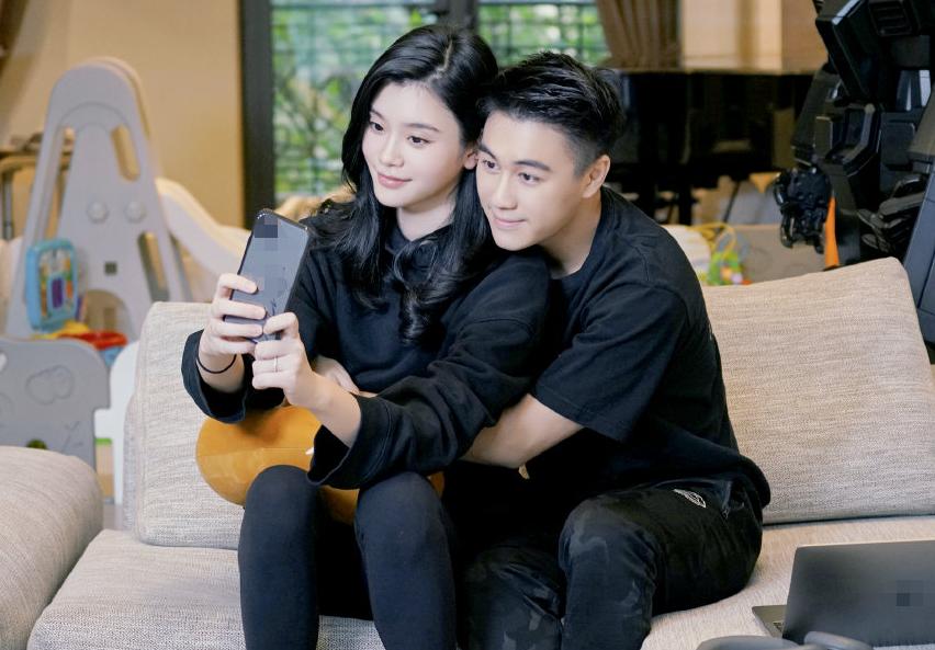 奚梦瑶32岁生日何猷君主动献吻,奚梦瑶和何猷君怎么谈恋爱的