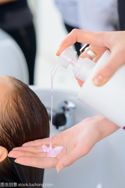 头屑和银屑病最明显的区别,头屑增多大块头屑是不是银屑病