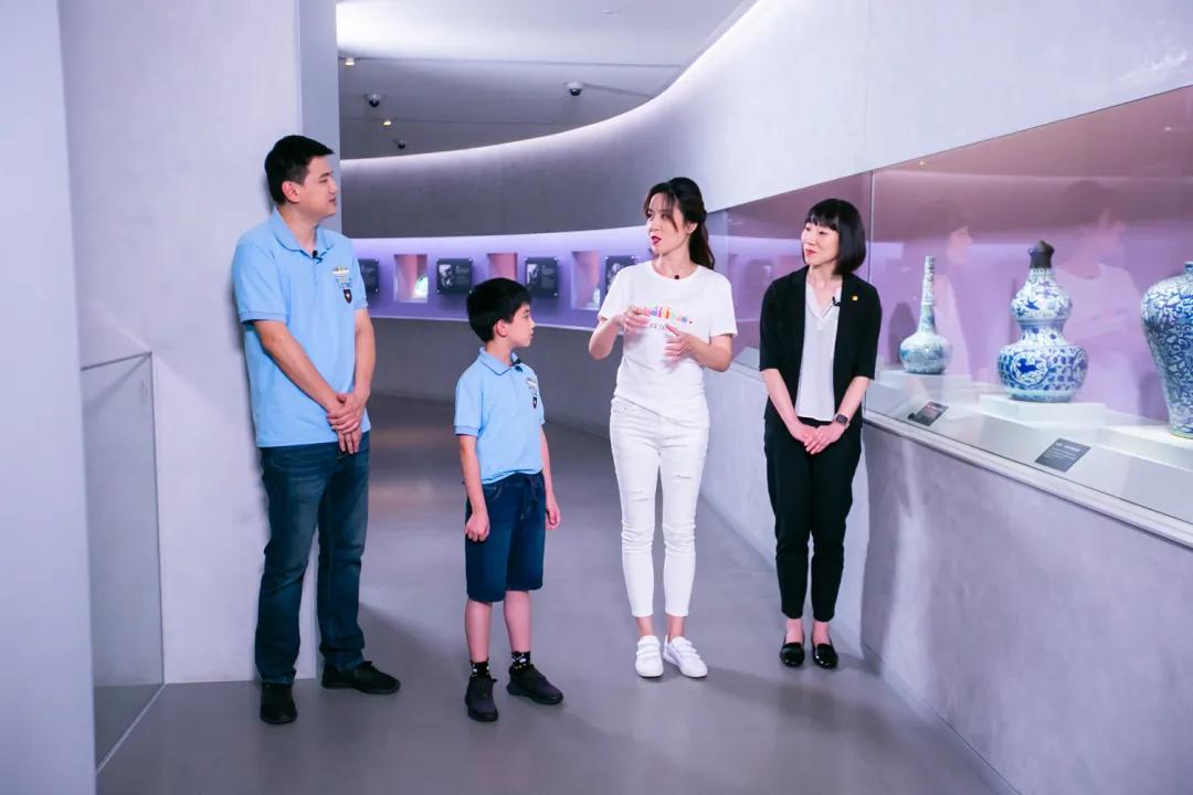 火出圈的中国高定我们也能买得起,打工人买不起衣服