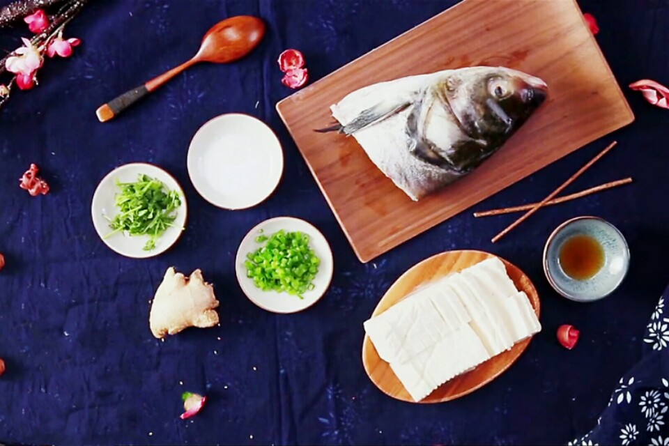 鱼头炖豆腐汤给宝宝喝,鱼头豆腐汤的补脑功效