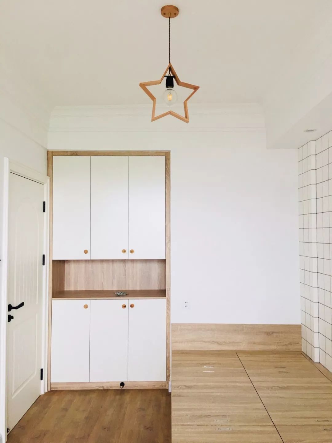 衣柜定制效果黄色原木,全屋定制白色衣柜轻奢效果图