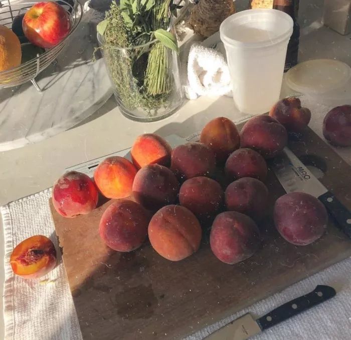 夏天怎样喷香水才能持久留香,夏季怎么喷香水好闻呢