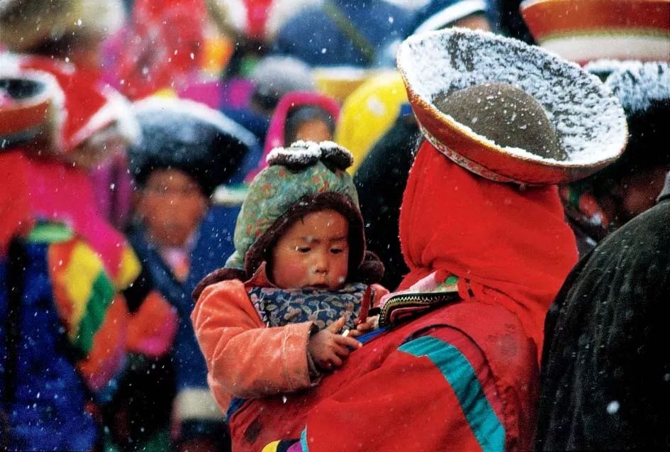 苗族千人共舞祈愿风调雨顺,人神共舞