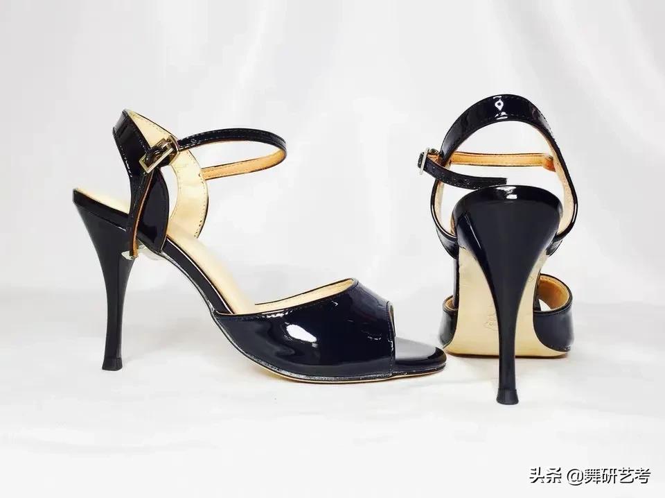 该如何选择拉丁舞鞋,如何挑选适合自己的拉丁舞鞋