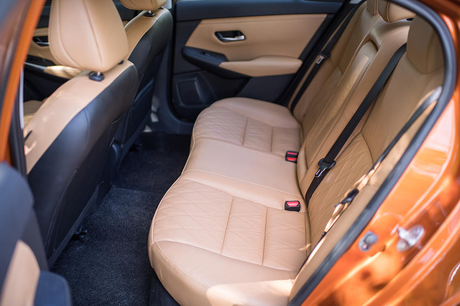 最新款日产轩逸试车,13年新轩逸1.6自动高配的油耗