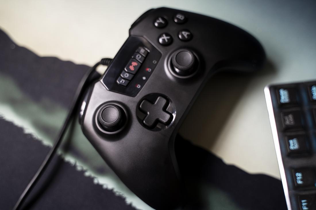 吃鸡外设手柄推荐北通g2,英雄联盟手游外设北通手柄