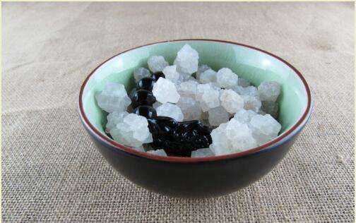 珠宝一般消磁用的是什么容器,珠宝里的消磁石有什么作用