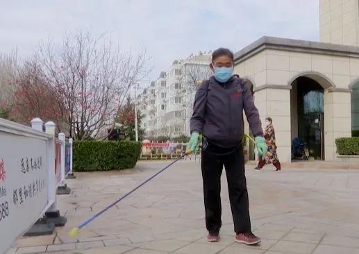 抗疫的基层人员晕倒,村干部病倒抗疫一线