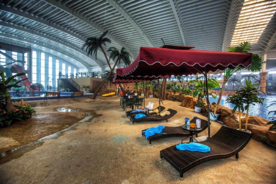 好似北京闹市中的瑶池仙境，使紧张的神经放松，运河苑温泉水世界