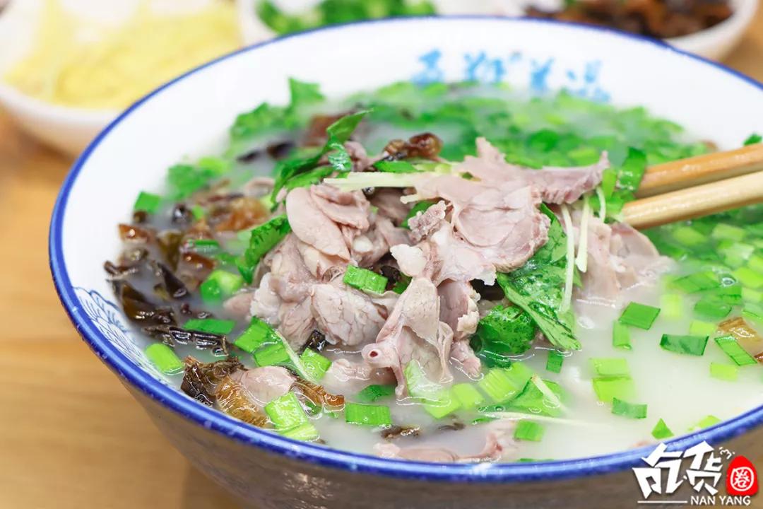 南阳这家羊肉汤，每天卖出200碗！进门先排队，羊肉包子抢着吃