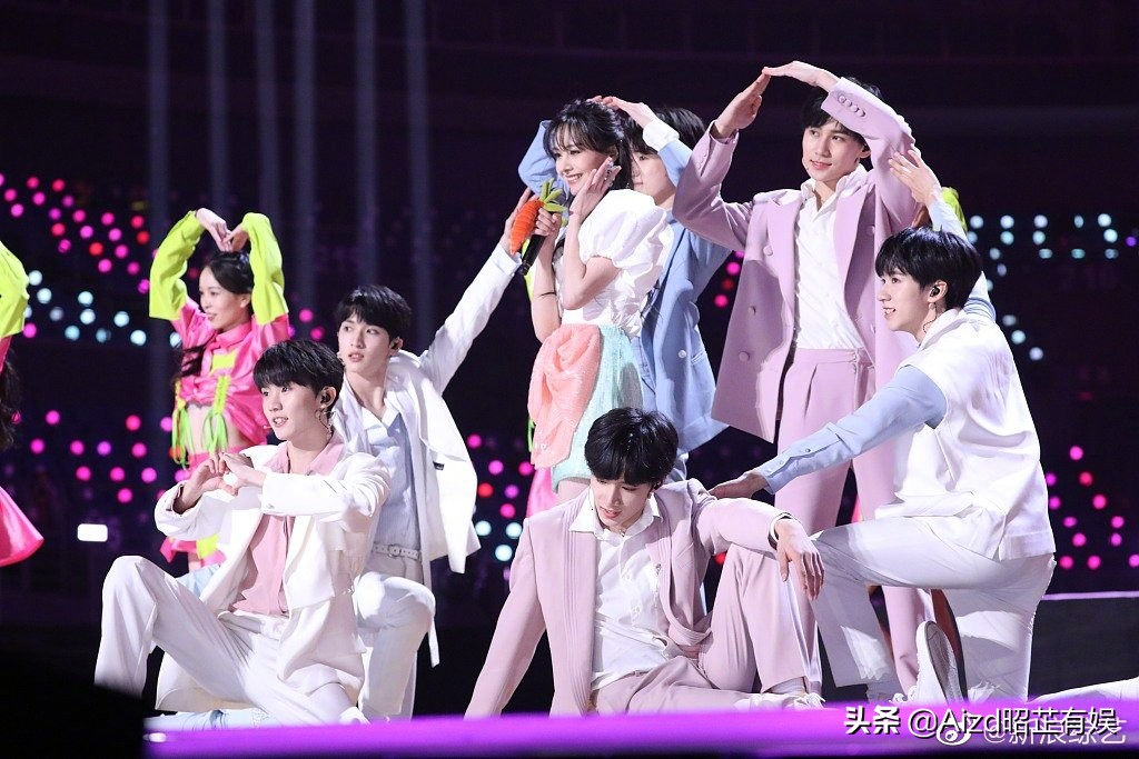 快手晚会：迪丽热巴郑爽甜美公主风、许魏洲黄子韬帅气酷炫