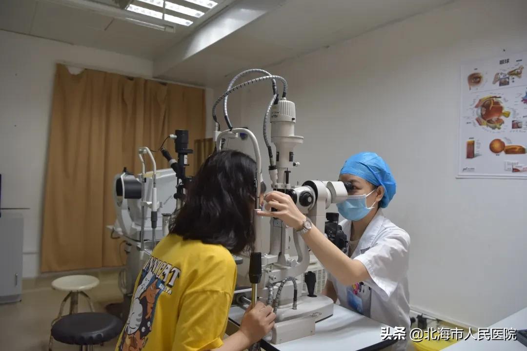 飞虫进眼用手揉致角膜感染溃烂,飞虫进眼睛出来后眼睛红血丝