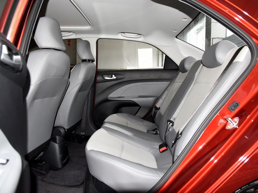 油耗不到5毛这两款车成居家首选,10万多买合资懂车的首选这3款