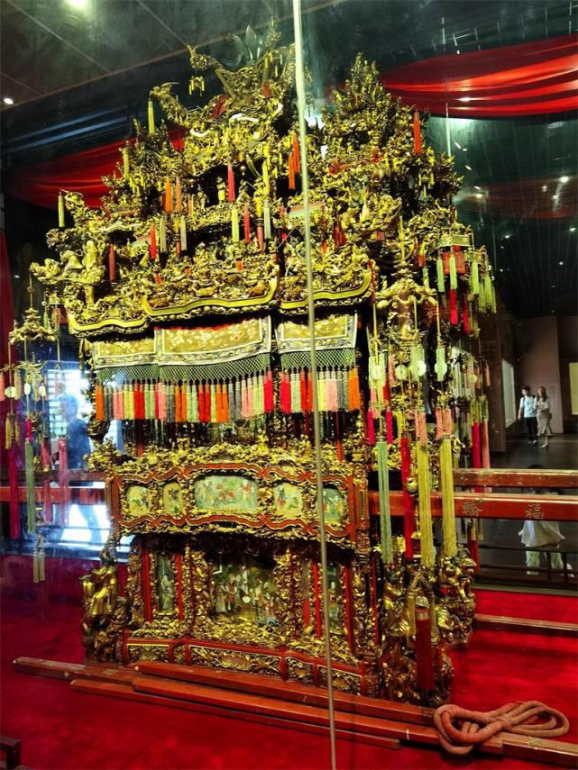 十里红妆女儿梦——清金箔贴花花轿（万工轿）