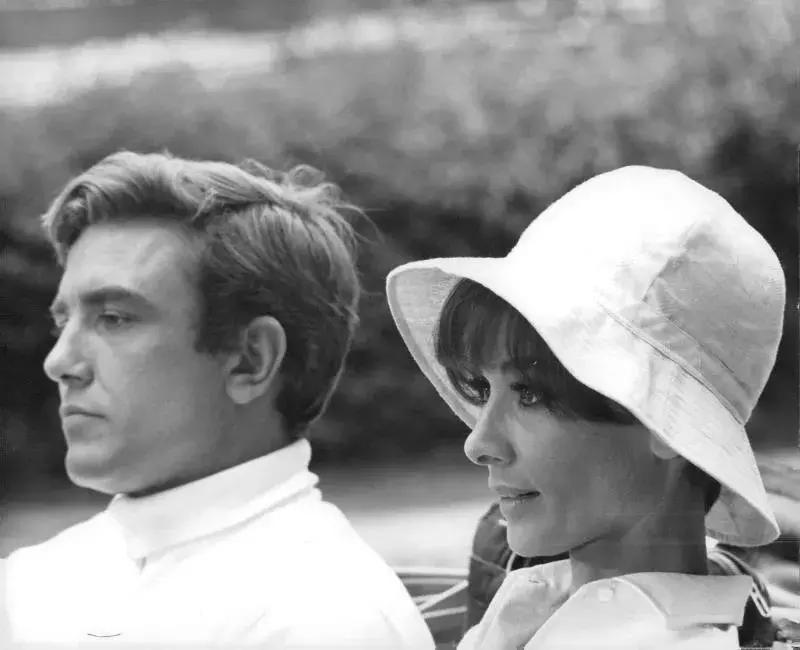 从全世界最会戴帽子的女人身上,学习一点「帽子戏法」