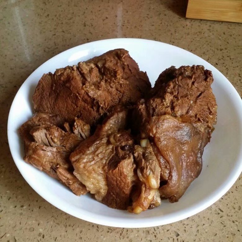 酱驴肉的正宗做法和配料,卤好的酱驴肉怎么喝驴肉汤