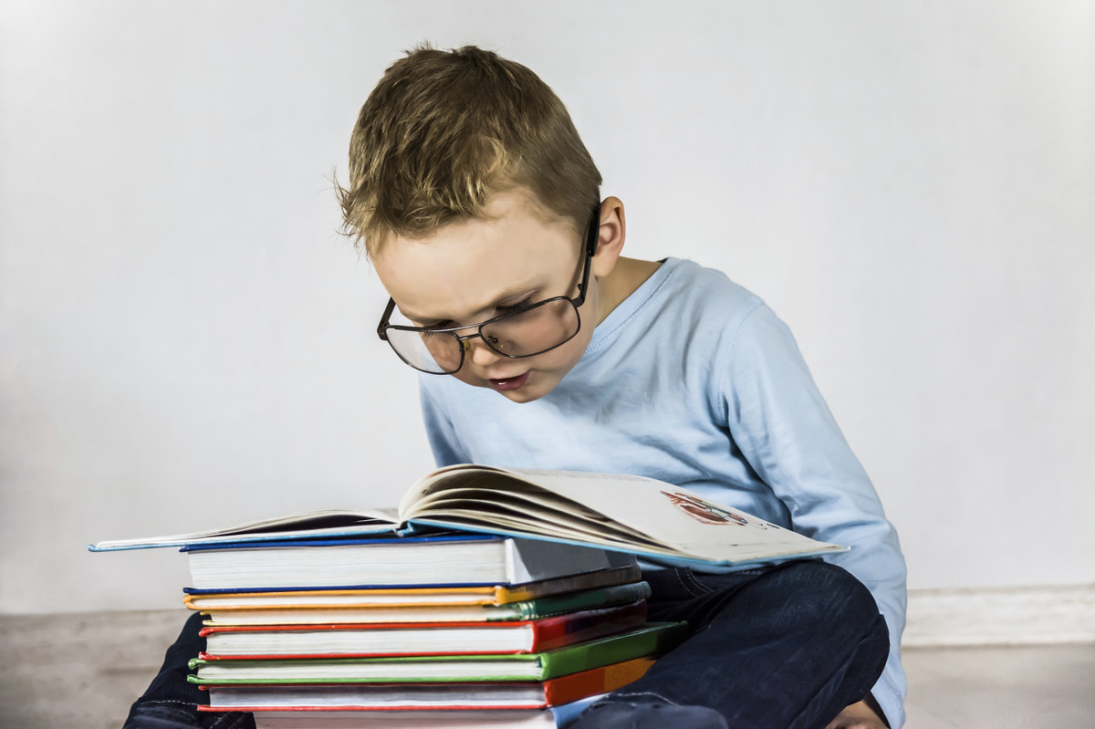 眼睛弱视吃什么食补,小孩弱视是食补快还是吃药好得快