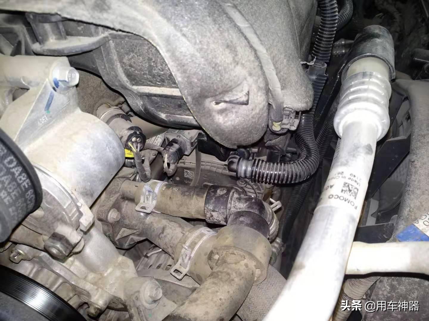 发动机舱突突突异响是怎么回事,过烂路发动机舱有异响怎么回事