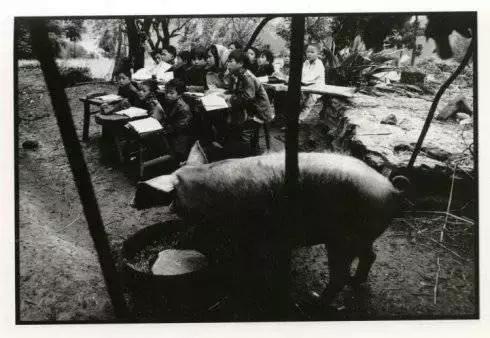 还记得曾经让你泪流满面的照片吗,还记得那个让你刻骨铭心的女孩吗