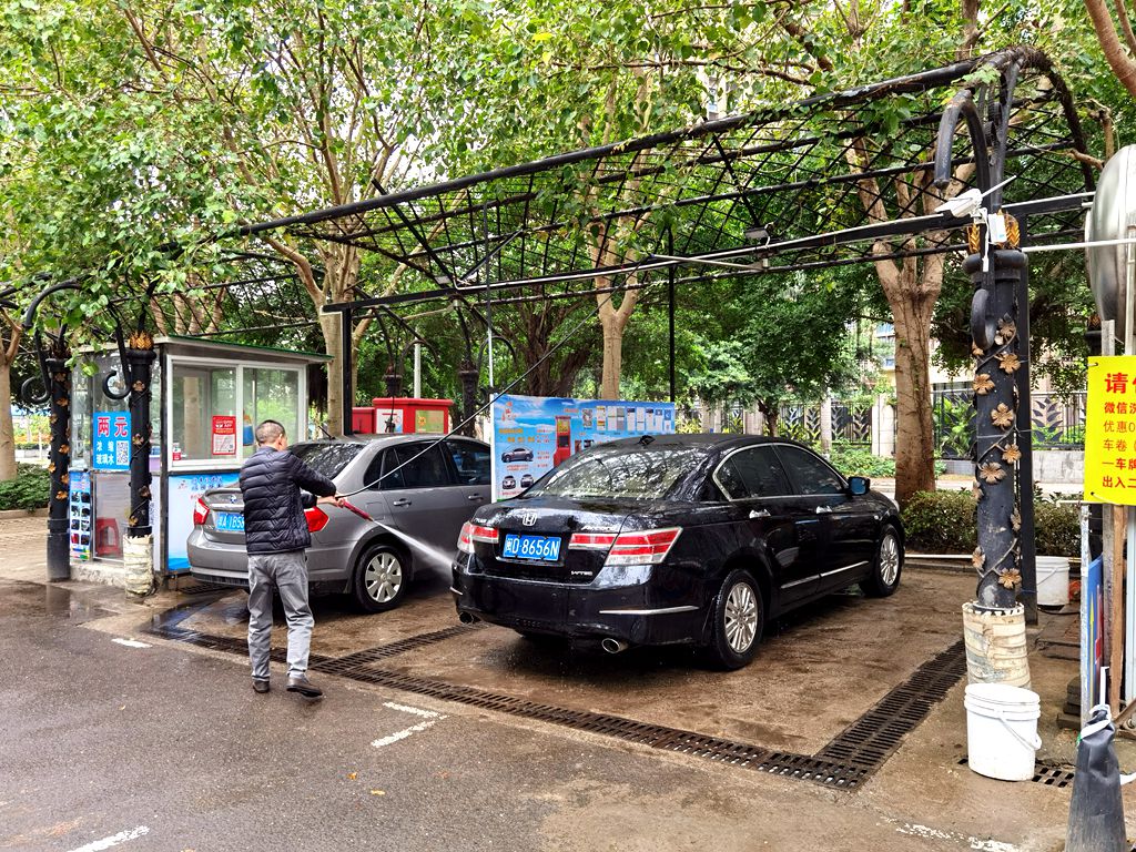 海口万人海鲜广场自助洗车,海口有多少家8元自助洗车公司