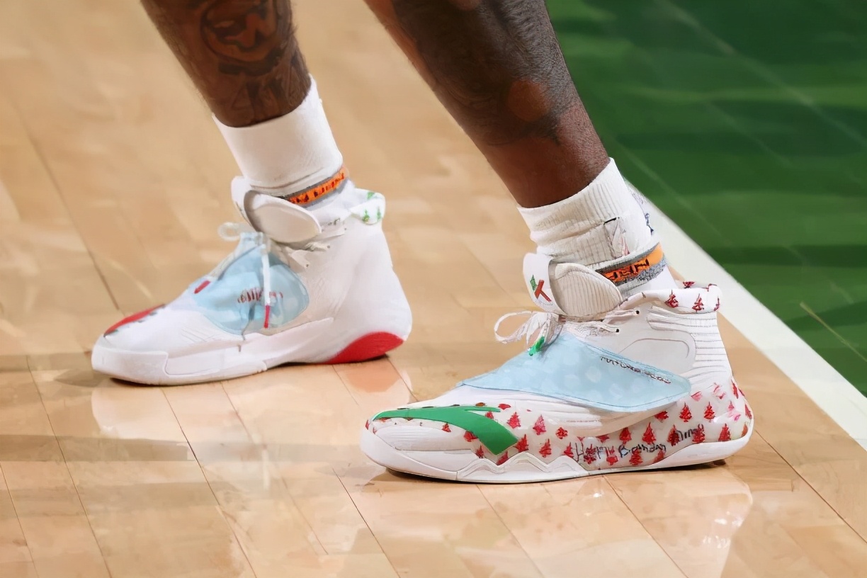 詹姆斯上脚安踏,nba球星上脚的安踏