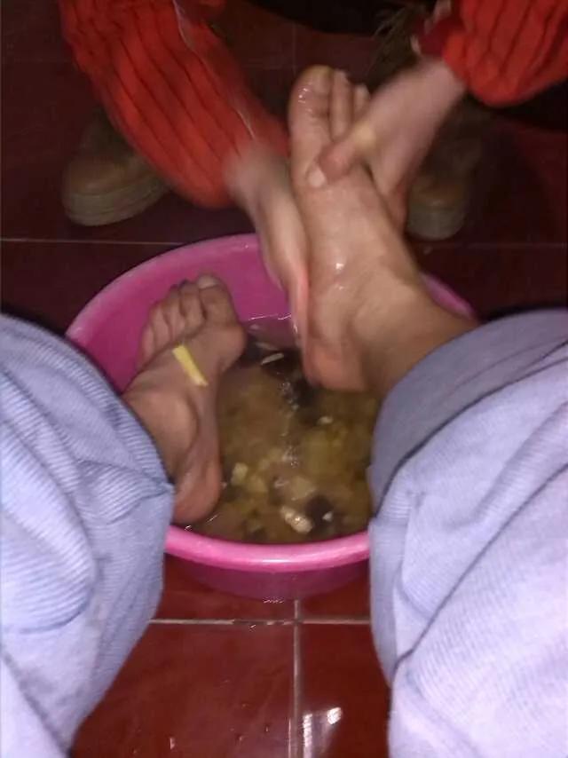 胸璧生疮，婆娘洗脚，痛并快乐着，哈哈