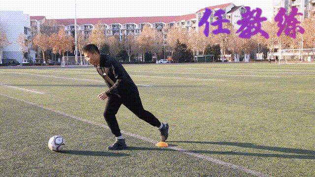 足球运球绕杆教学及训练方法,足球绕杆中考标准动作视频示范