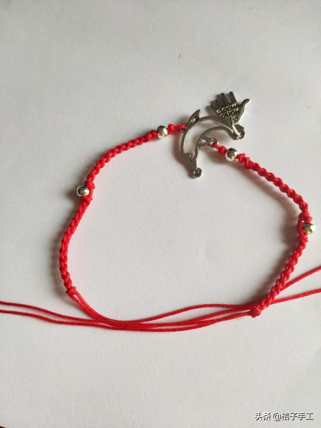 银饰弯管手链教程,足银双孔手链穿绳教程