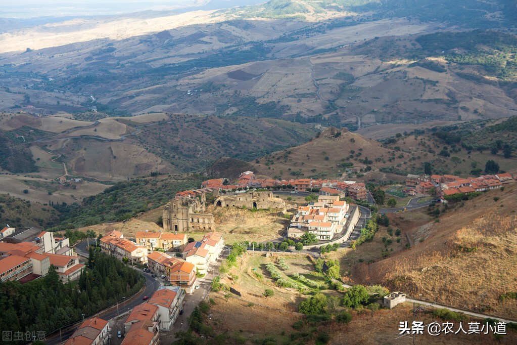 镇上私人诊所利润,镇上的一个诊所年收入多少