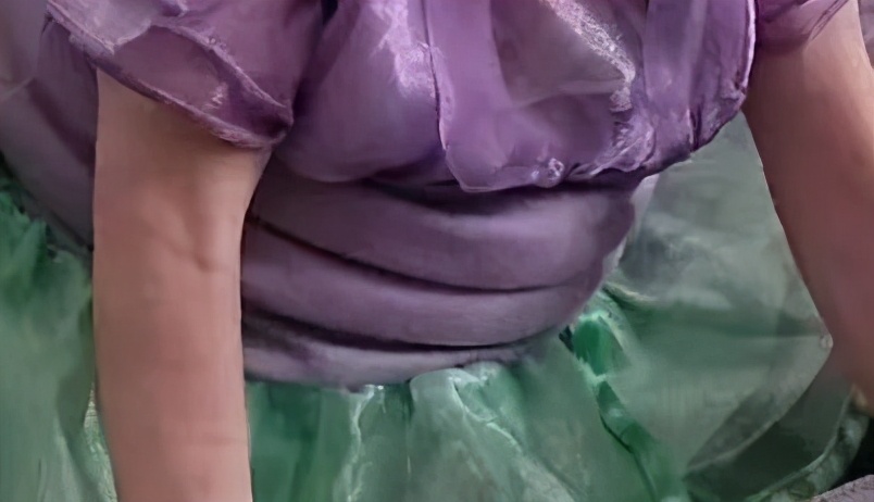 小猫咪穿上衣服变乖了,小猫咪穿的小公主裙