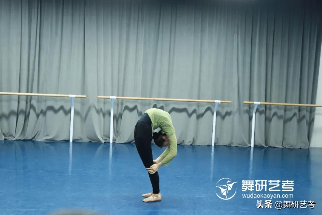 舞蹈撕腰魔鬼训练疼哭的尖叫,舞蹈生的日常魔鬼训练撕腰