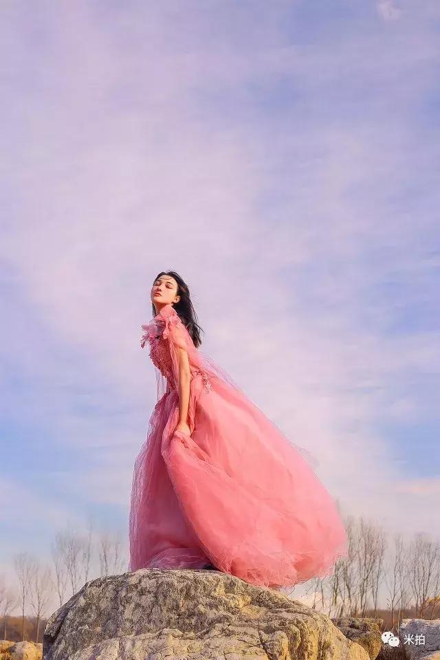 男摄影师爱上女富婆,男生摄影师爱上了美女