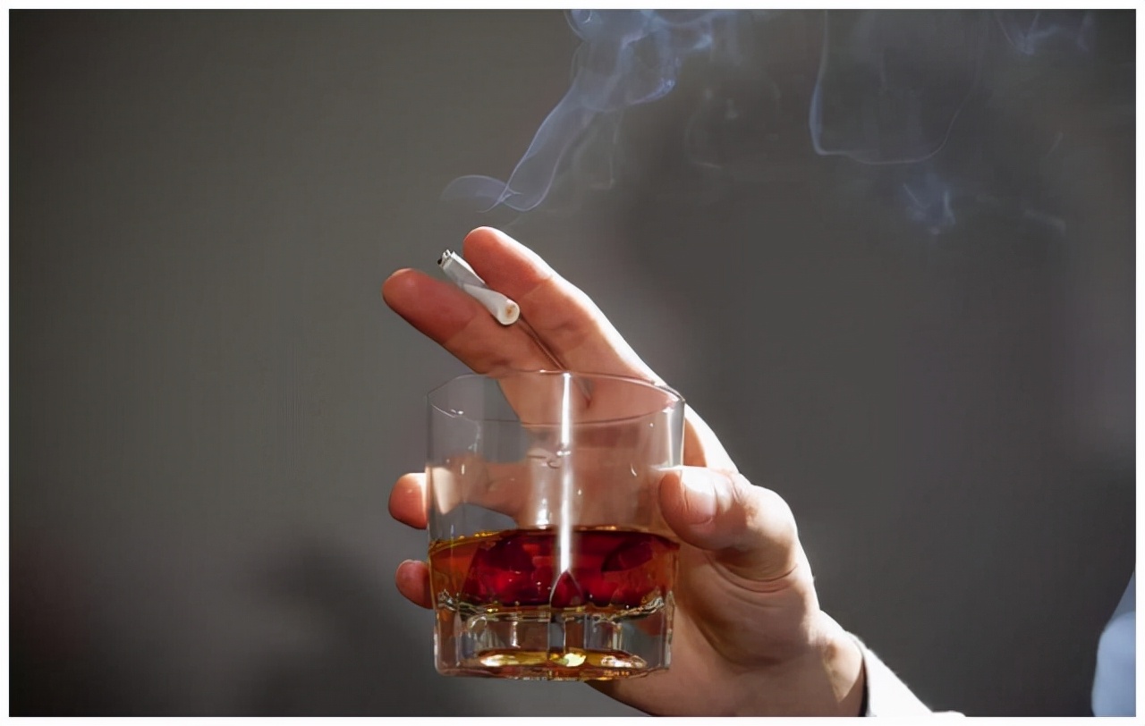 睡觉嘴里发干舌头发干,晚上睡觉嘴里发干发渴是怎么回事