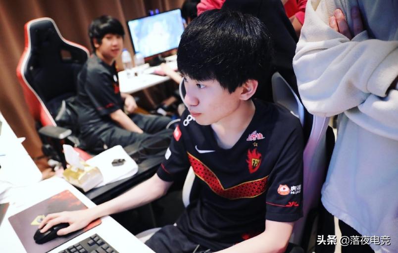 rng战胜fpx晋级fpx,fpxvsrngfpx第几局赢了