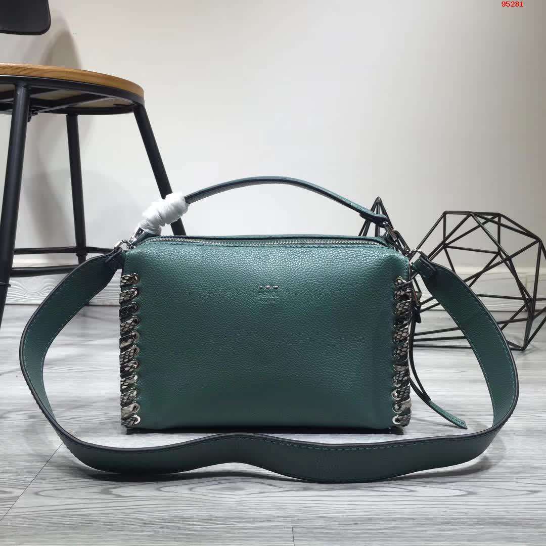 lv最热门包包推荐,入手第一只奢侈品包包推荐lv