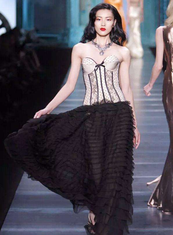 三年狂赚上百亿,3年狂赚6亿只为还债