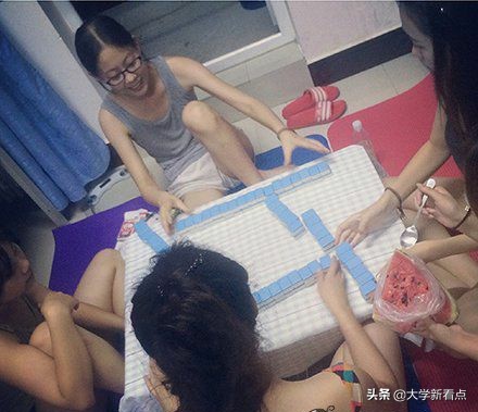 大学女生宿舍的关系，好起来像亲姐妹，坏起来像“后宫大戏”